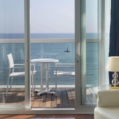 Hotel Tiffany'S Riccione Esterno foto