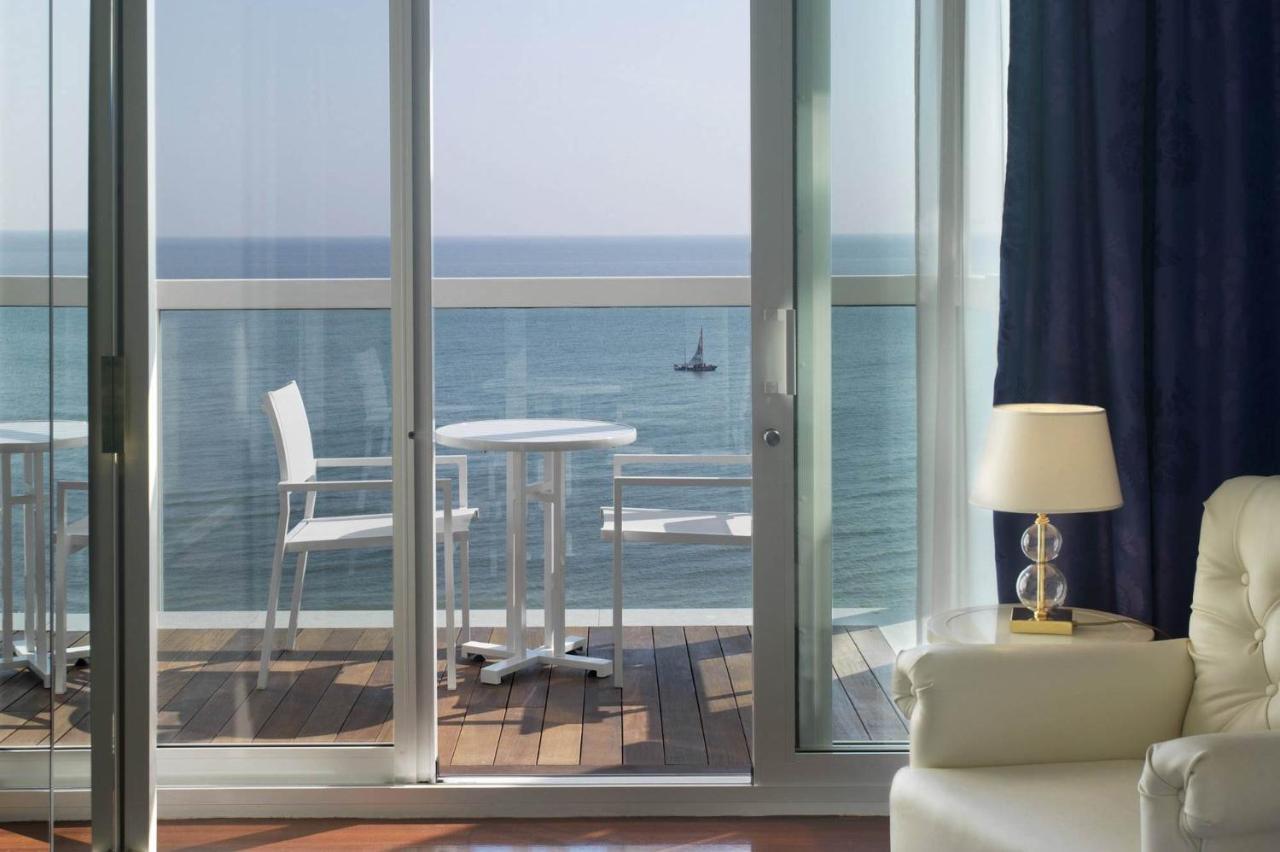 Hotel Tiffany'S Riccione Esterno foto