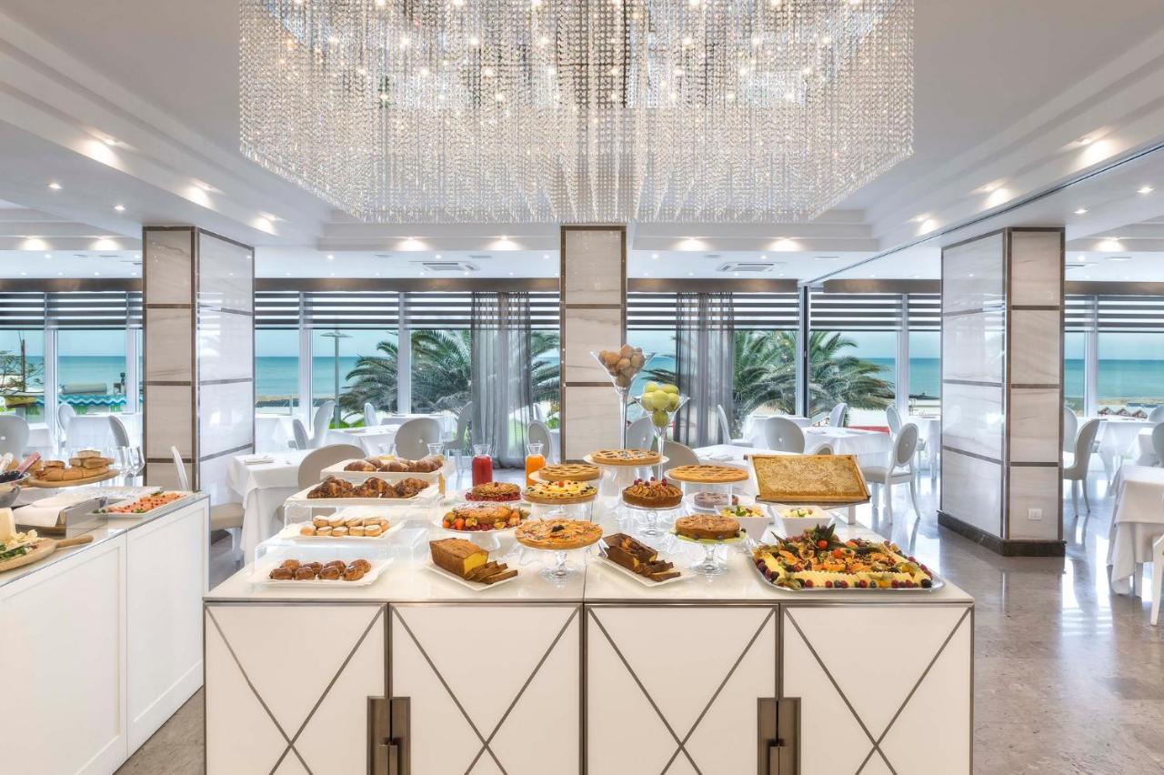 Hotel Tiffany'S Riccione Esterno foto