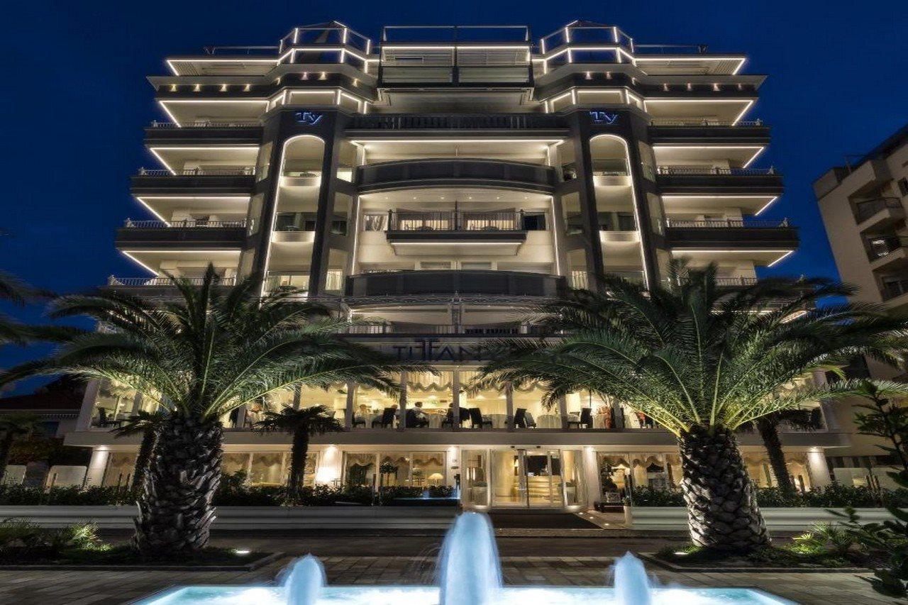 Hotel Tiffany'S Riccione Esterno foto
