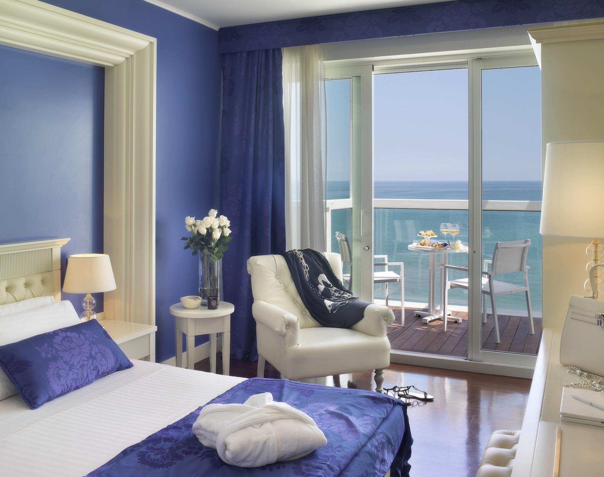 Hotel Tiffany'S Riccione Esterno foto