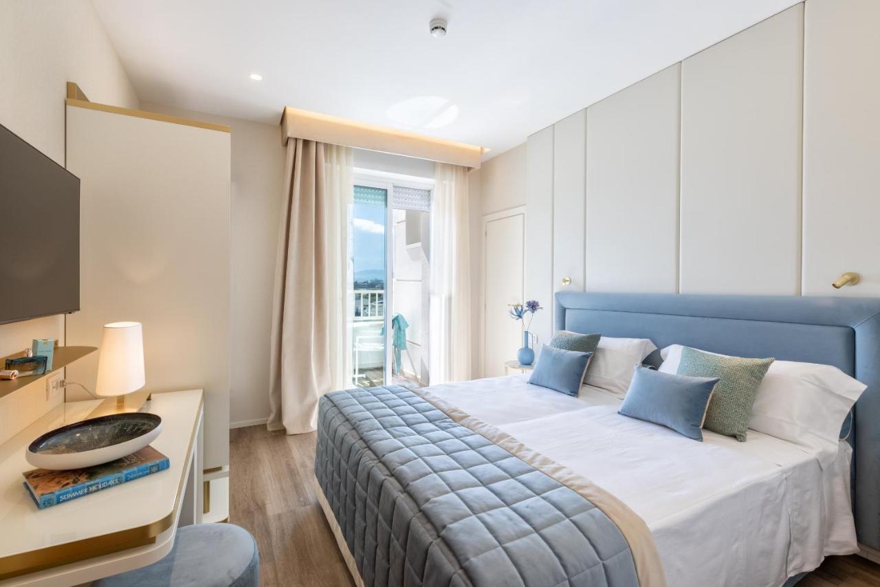 Hotel Tiffany'S Riccione Esterno foto