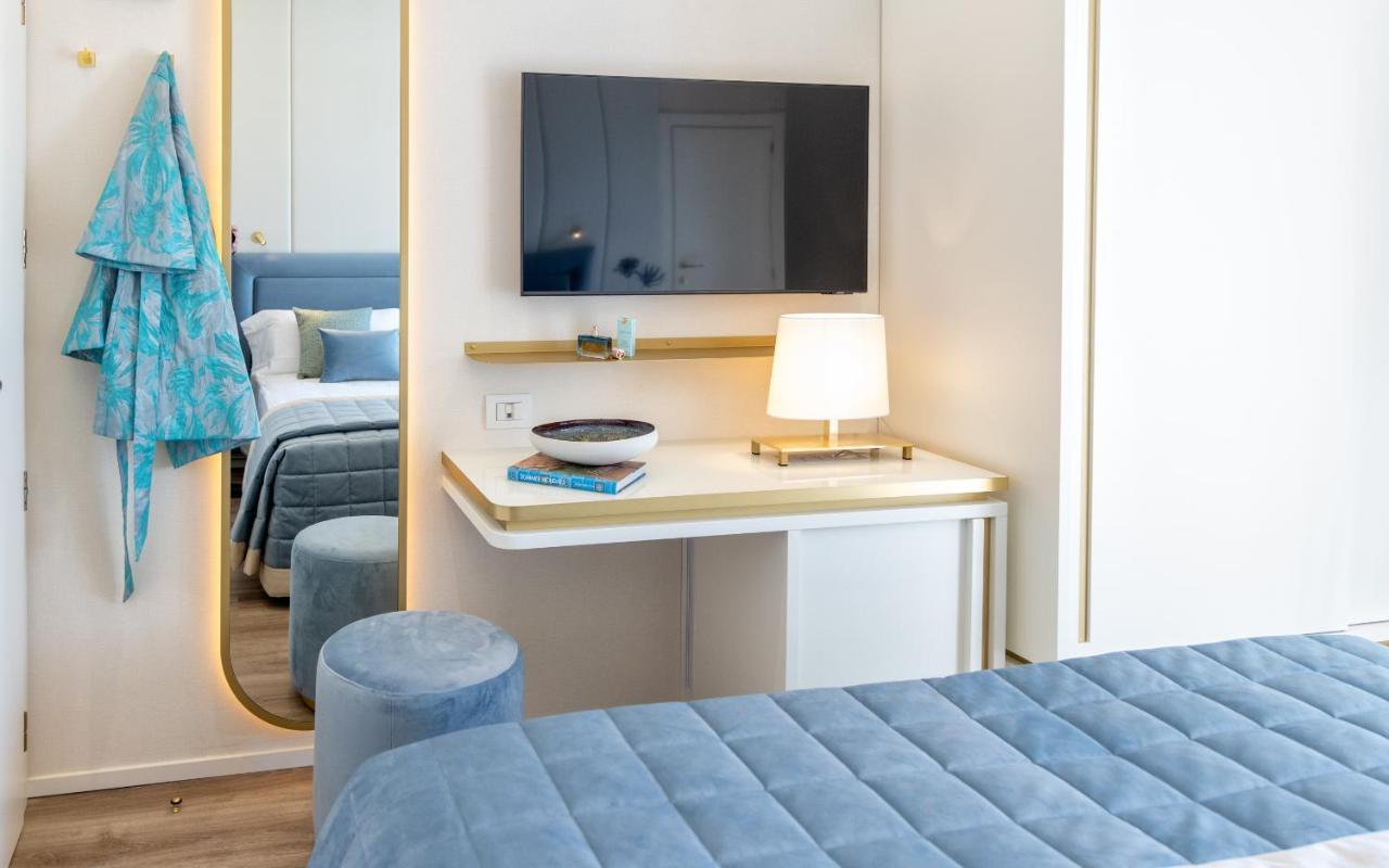 Hotel Tiffany'S Riccione Esterno foto