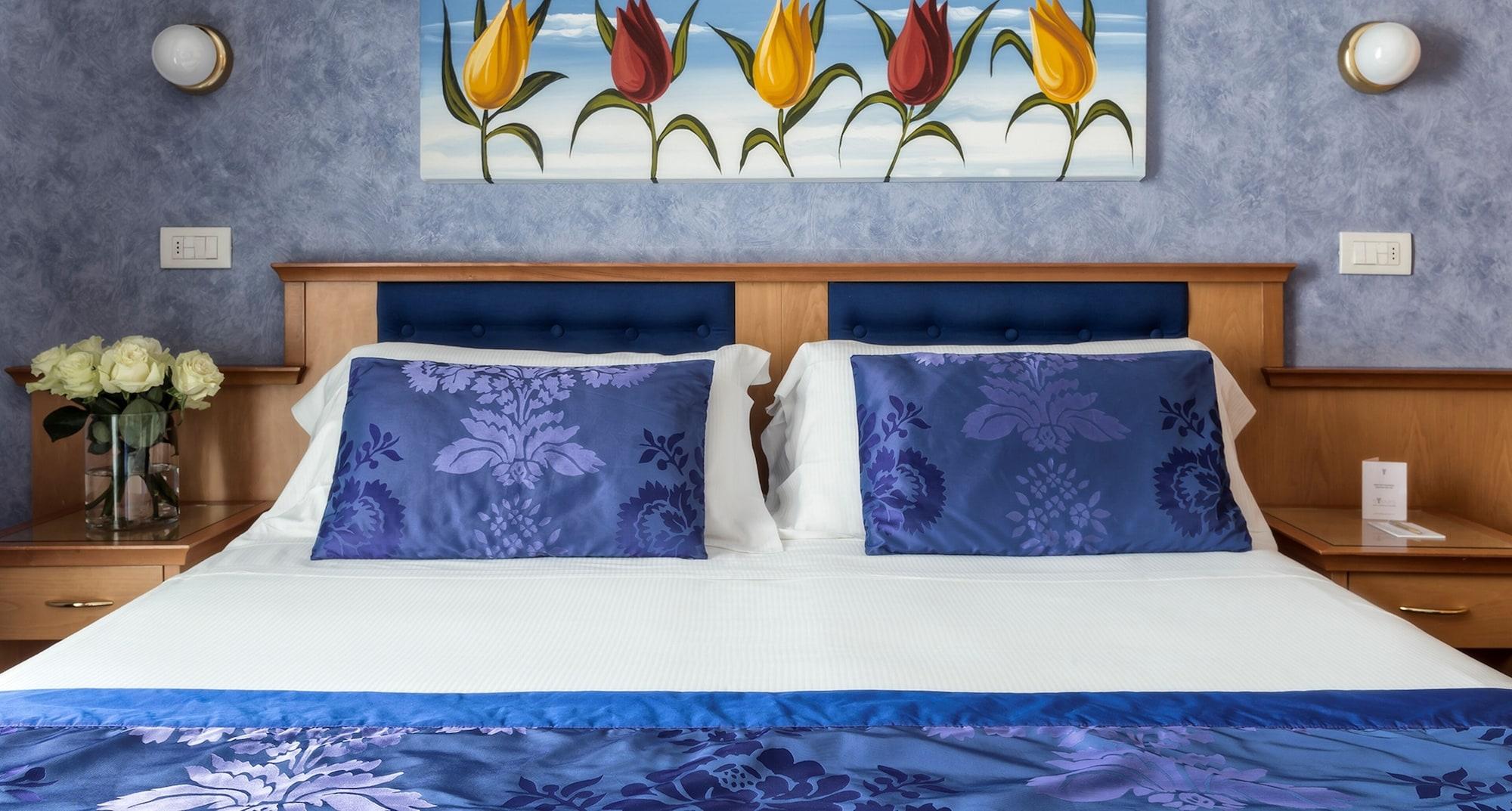Hotel Tiffany'S Riccione Esterno foto