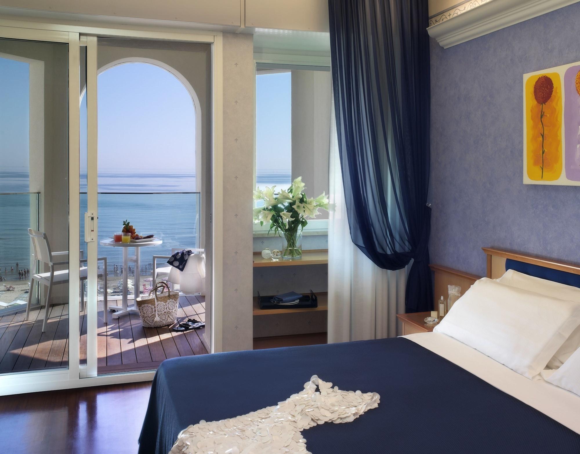 Hotel Tiffany'S Riccione Esterno foto