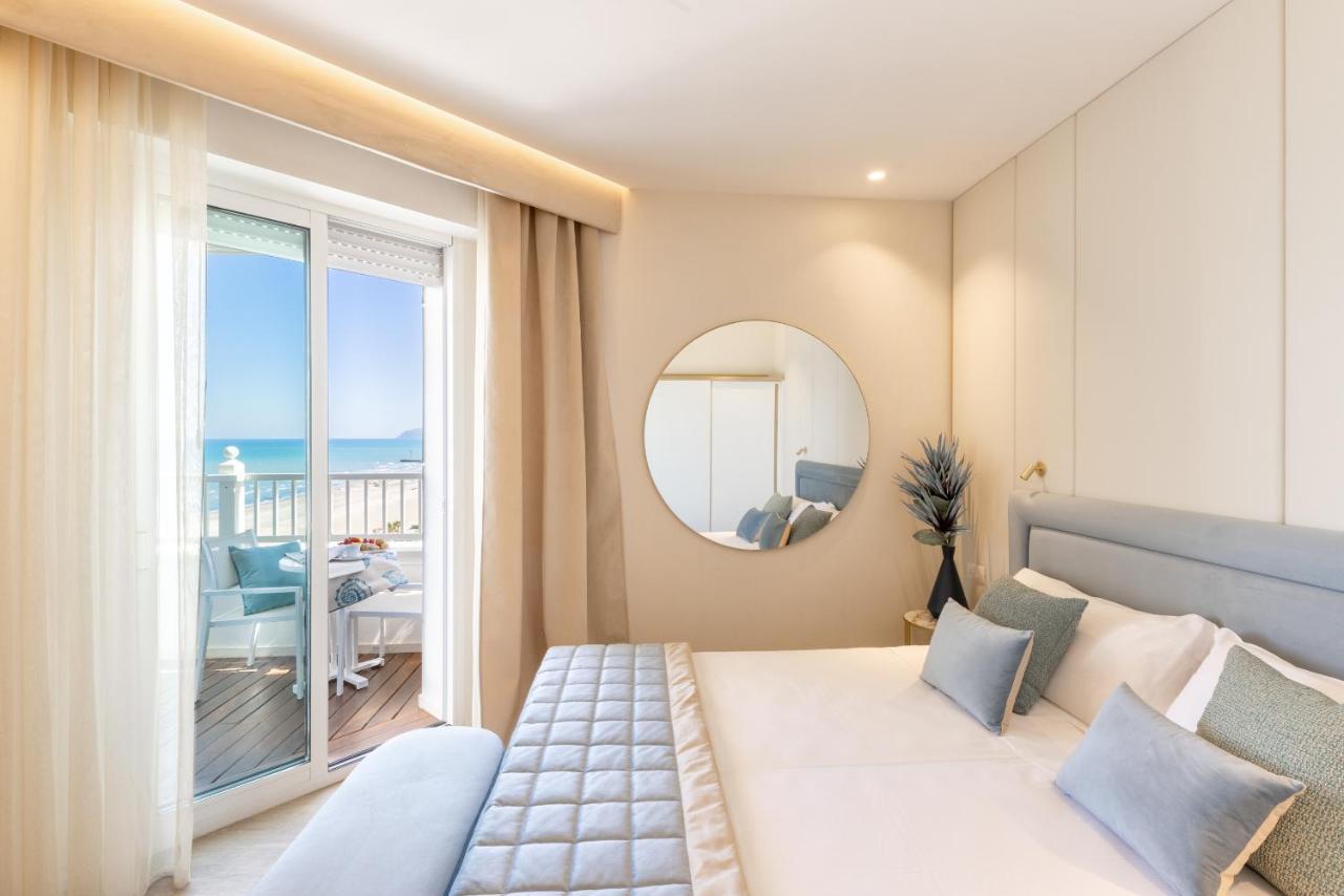 Hotel Tiffany'S Riccione Esterno foto