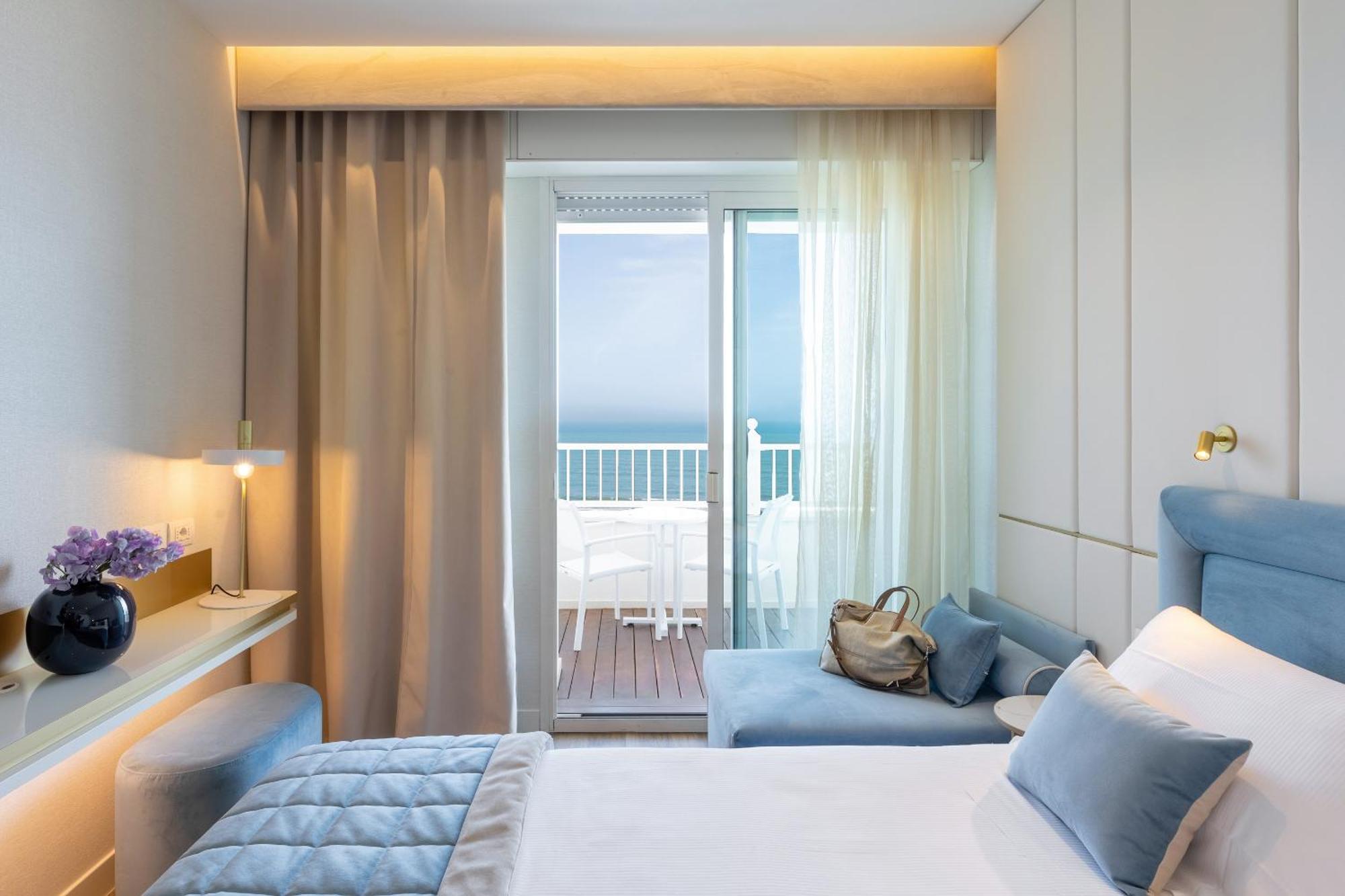 Hotel Tiffany'S Riccione Esterno foto