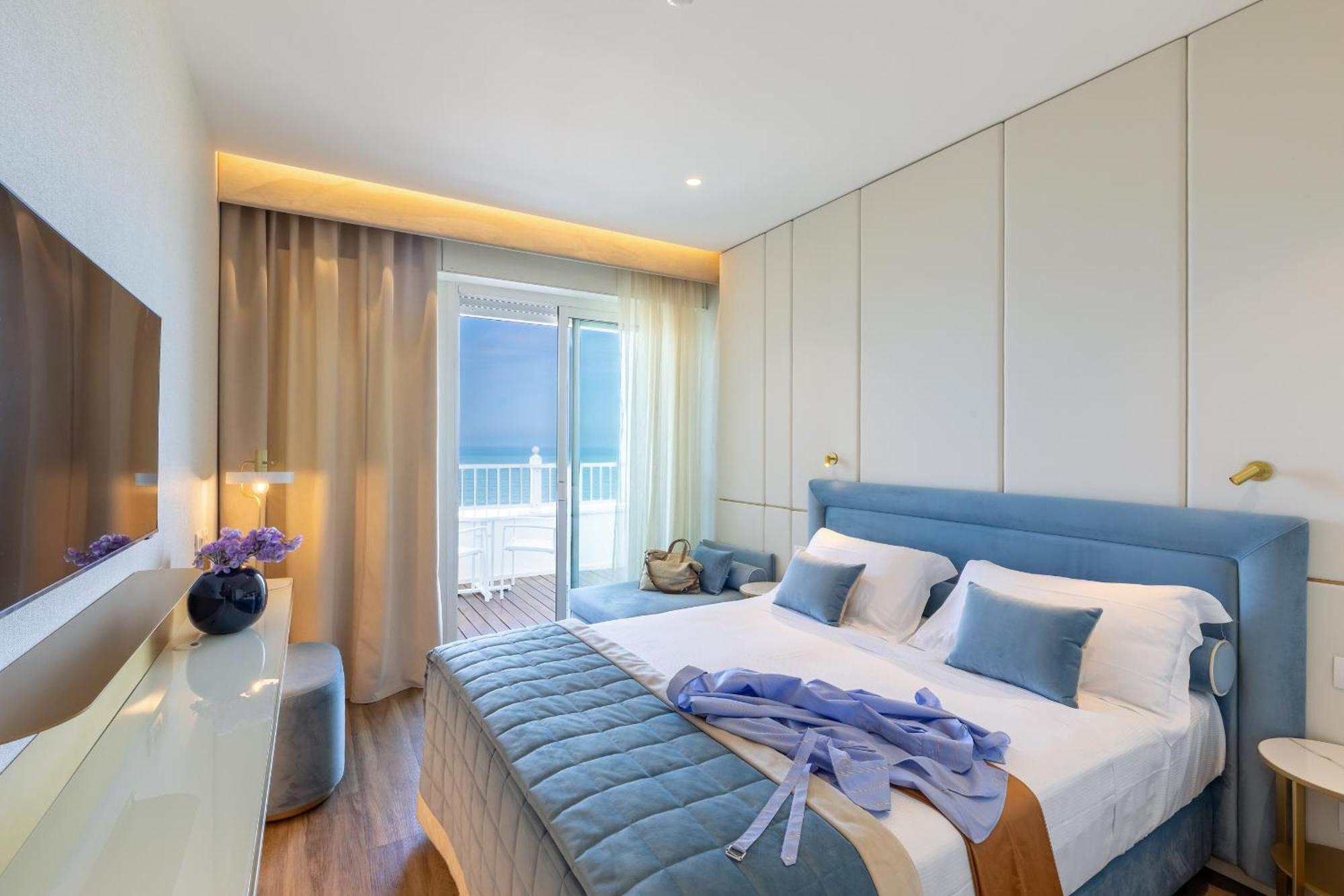 Hotel Tiffany'S Riccione Esterno foto