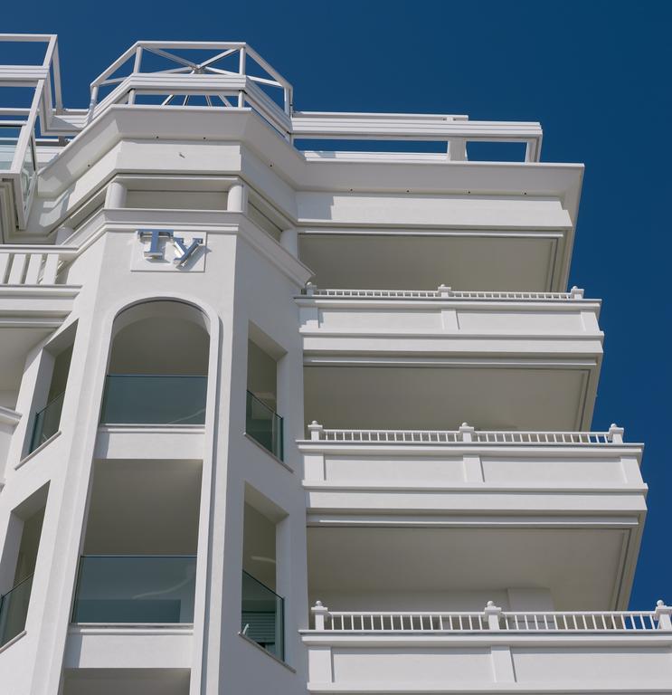 Hotel Tiffany'S Riccione Esterno foto