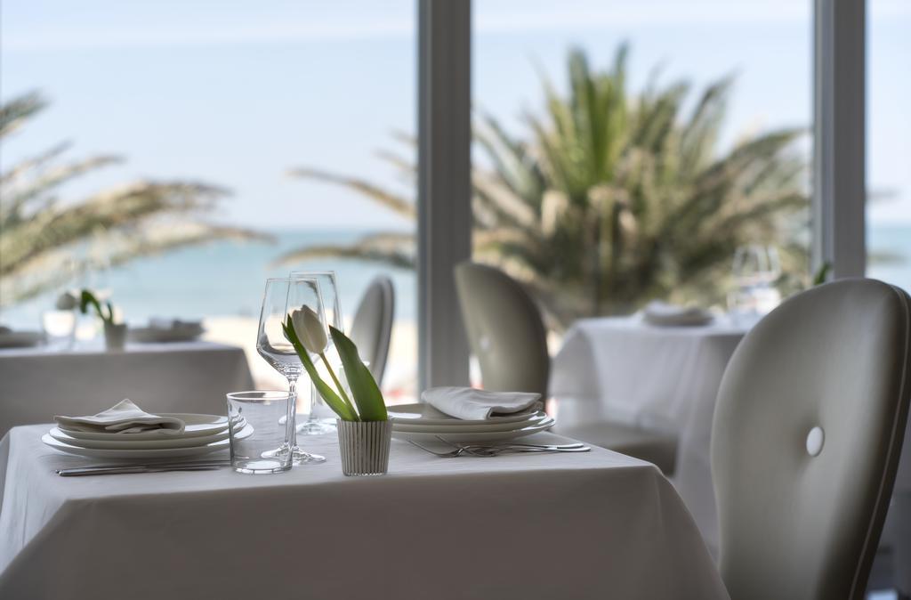 Hotel Tiffany'S Riccione Esterno foto