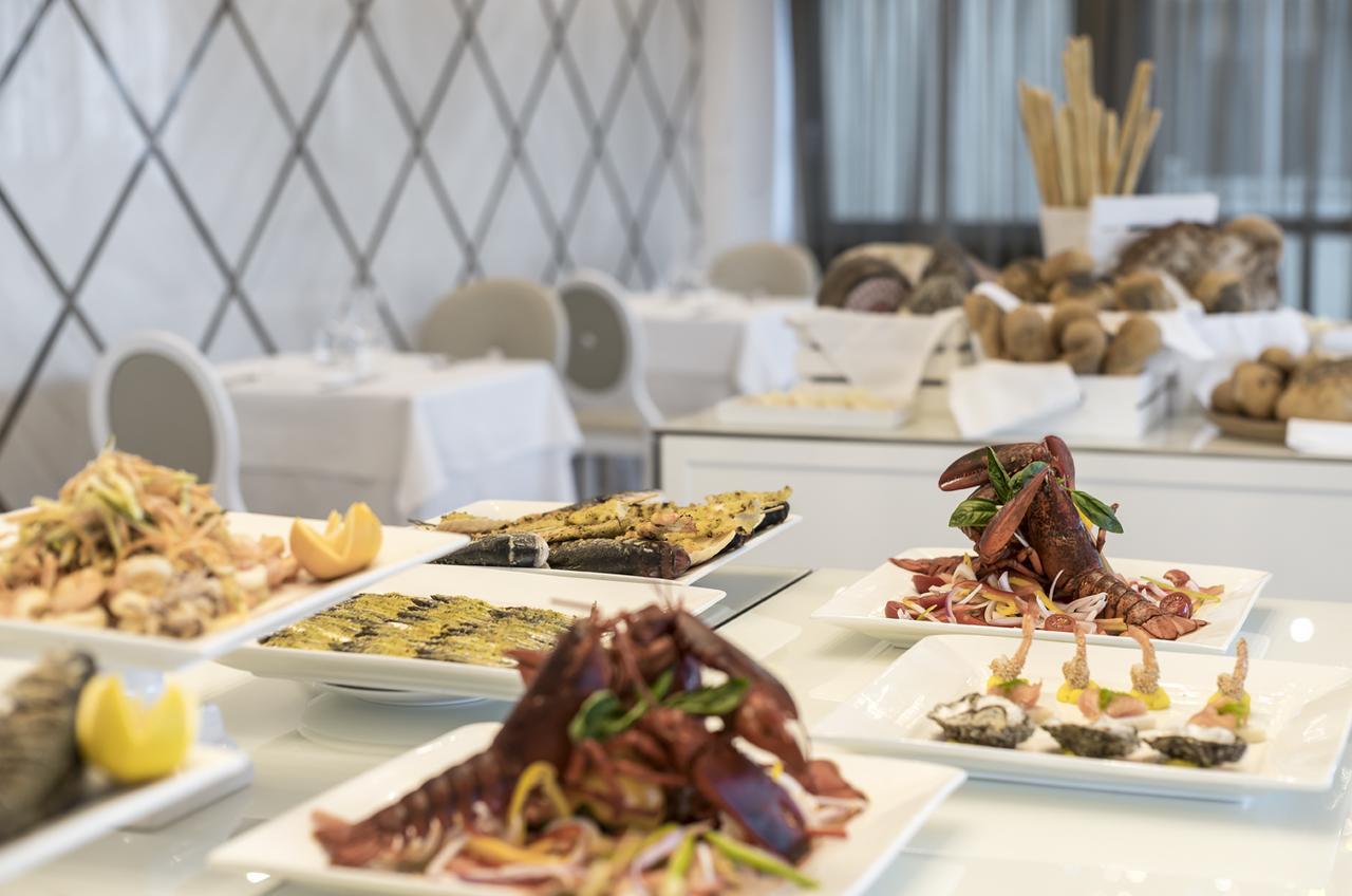 Hotel Tiffany'S Riccione Esterno foto