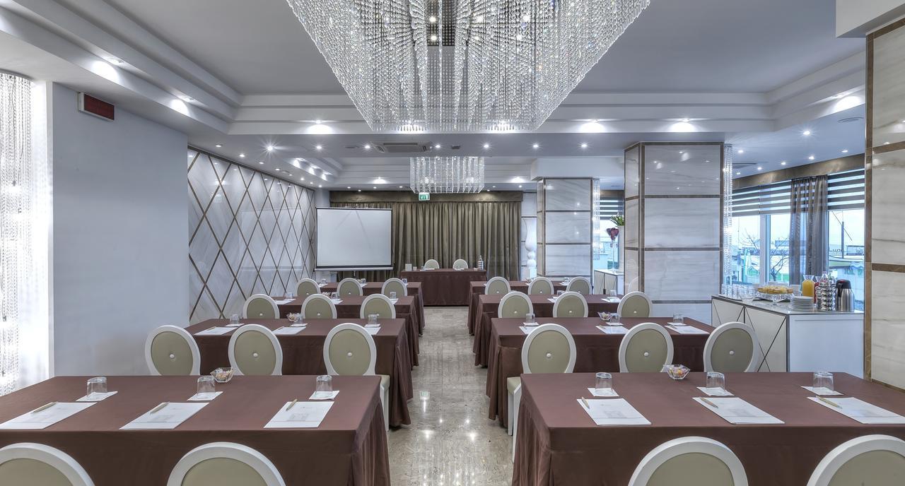 Hotel Tiffany'S Riccione Esterno foto